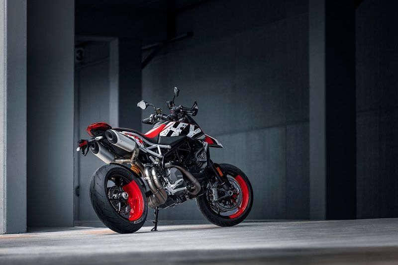 02 MY2024 HYPERMOTARD RVE UC517594 High