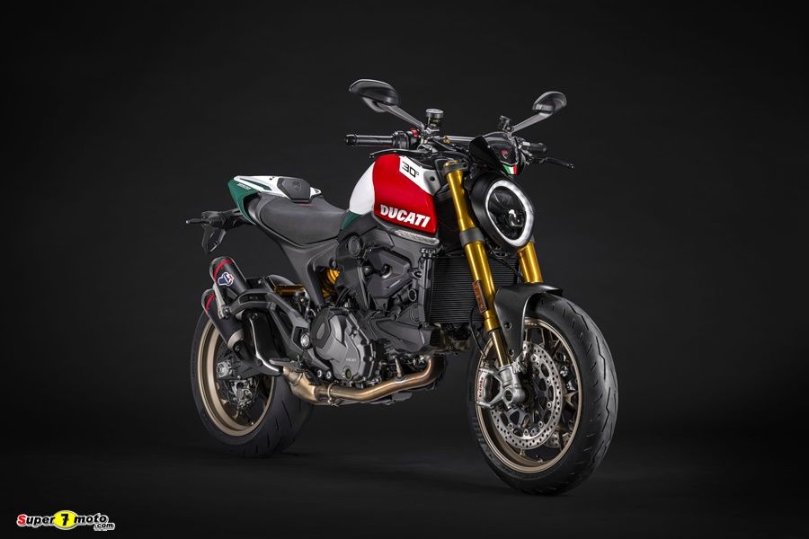 MY24 Ducati Monster 30 005 UC534873 High