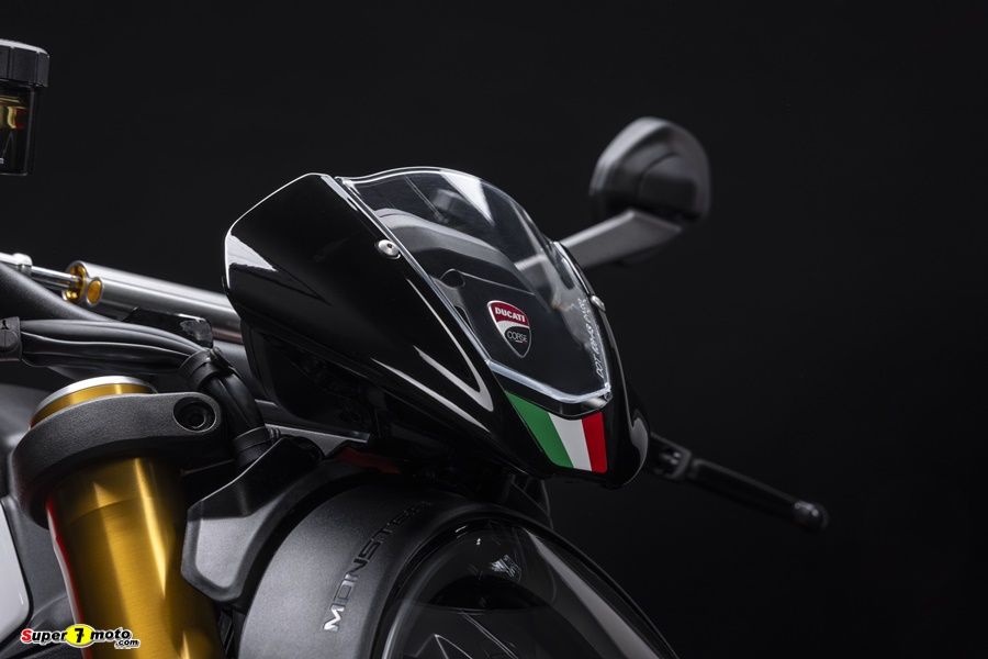 MY24 Ducati Monster 30 017 UC534889 High