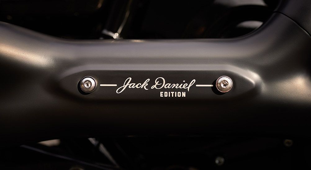 ind my23 4f70 jd le chief bobber design 03 lg