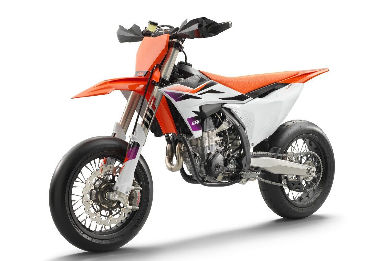 MY24 KTM 450 SMR studio 1