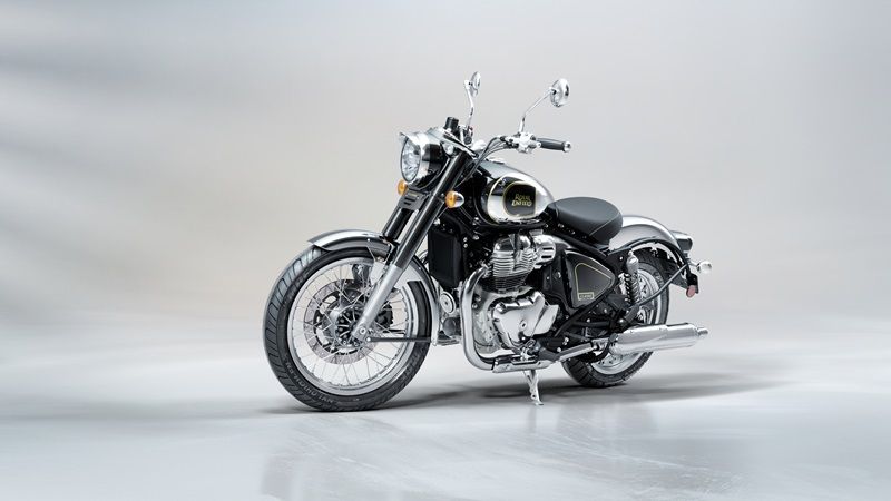 Classic 650 Black Chrome 8
