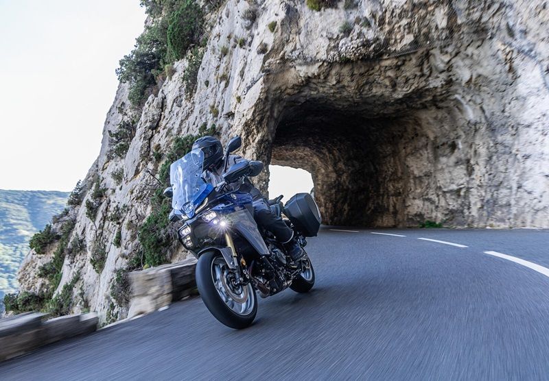 2025 Yamaha MT09ATRDXCS EU Cobalt Blue Action 001 03