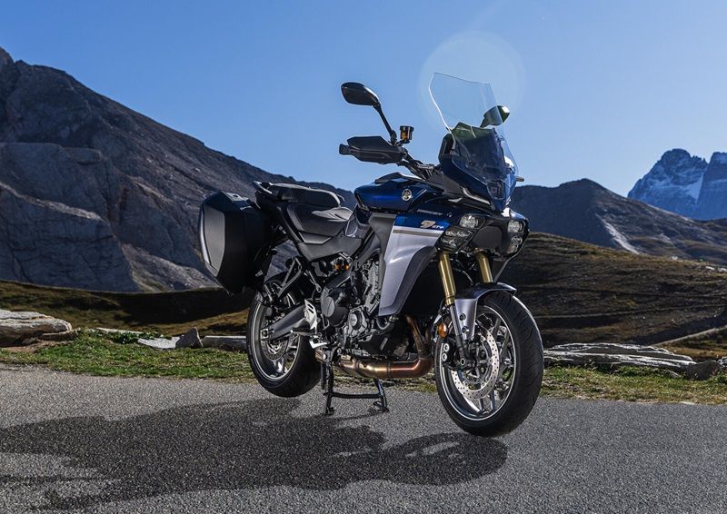 2025 Yamaha MT09ATRDXCS EU Cobalt Blue Static 002 03
