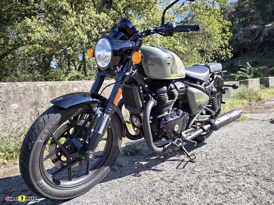 Royal Enfield Shotgun 02