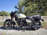 Royal_Enfield_Shotgun_01