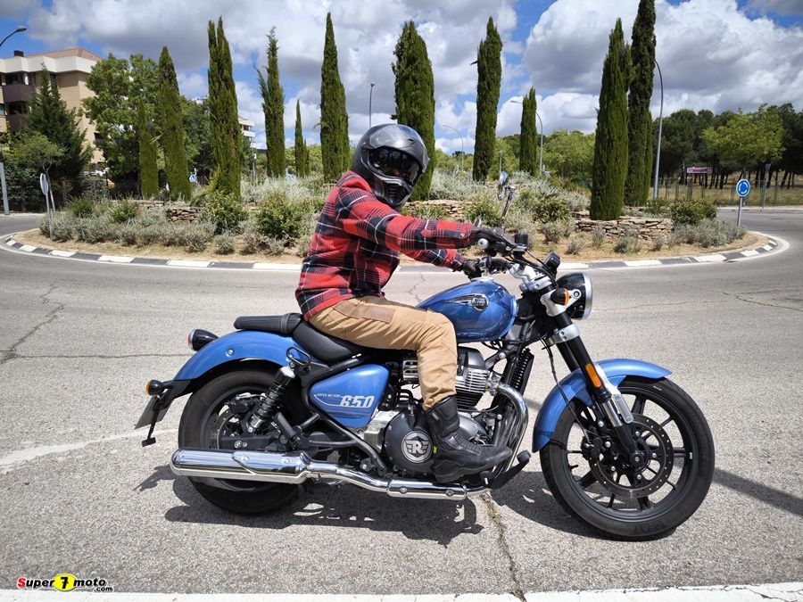 Royal Enfield SuperMeteor 23