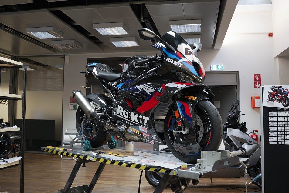 P90577370 highRes m rr wsbk champion e