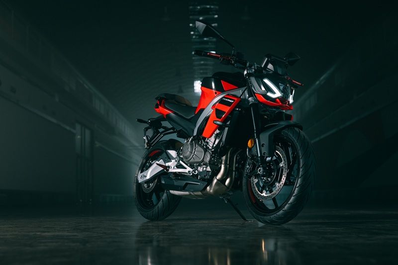 02 Aprilia Tuono 457