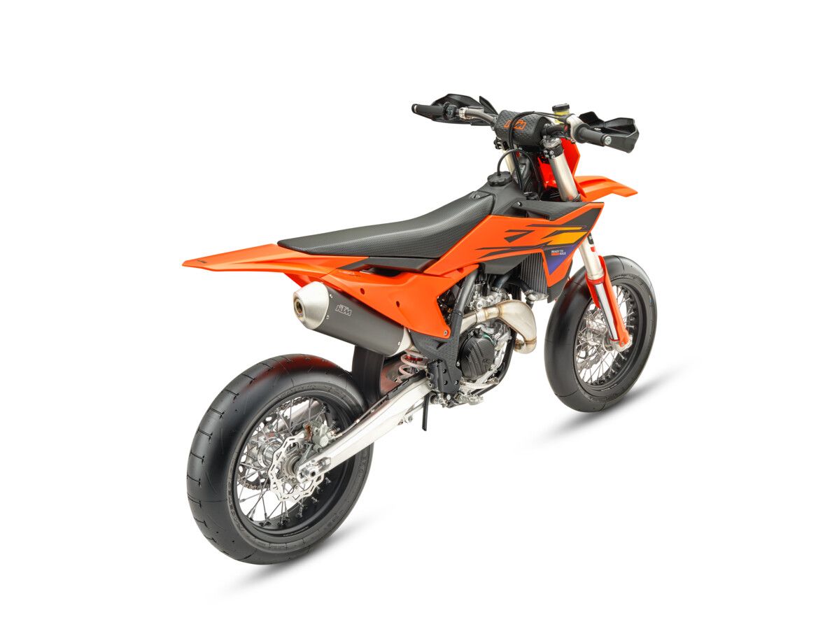 710943 MY26 KTM 450 SMR 45 Degree Rear Right EU GLOBAL