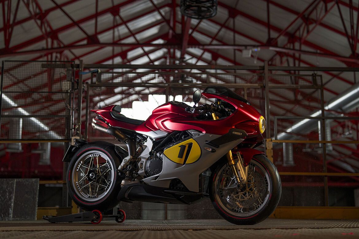 Superveloce 1000 AGO Hangar