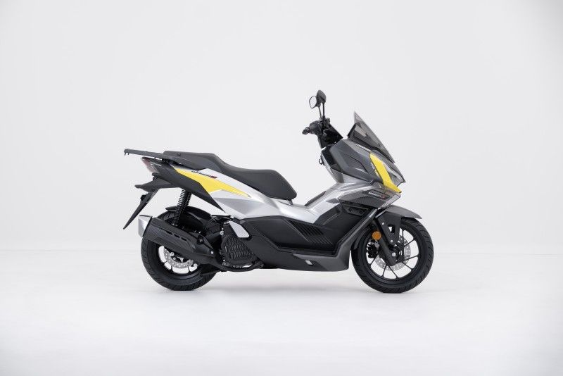 VOGE SR125GTS studio 01
