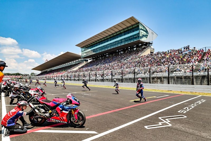 Suzuka 8 Hours start 1 large