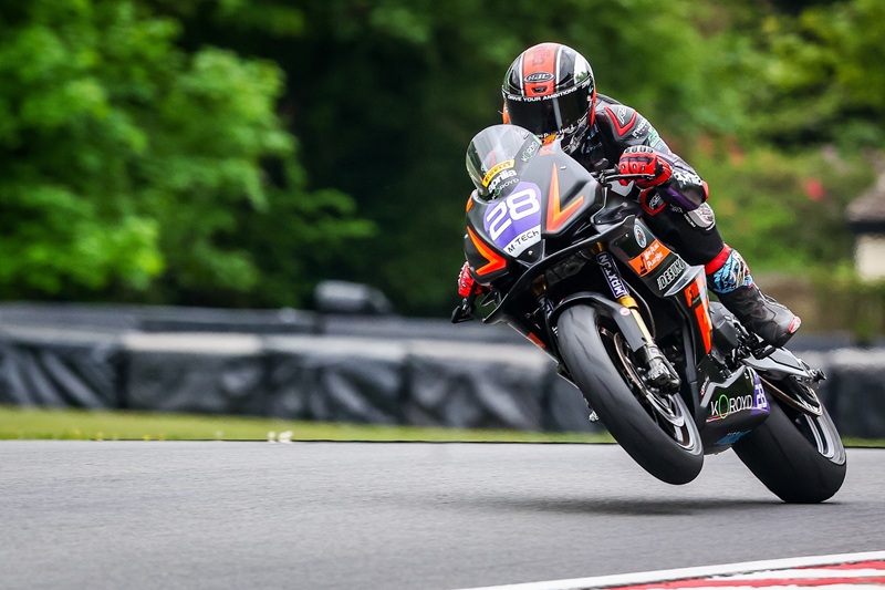 apriliaracing bsb r1 oultonpark 05