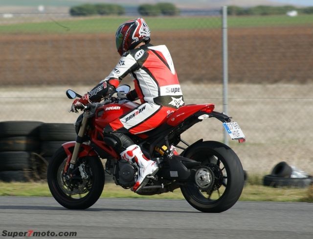 Monster1100Evo025