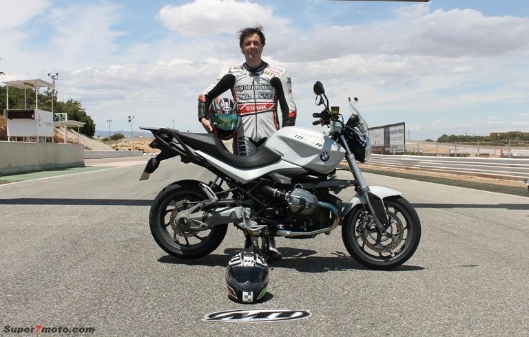 jorge posando